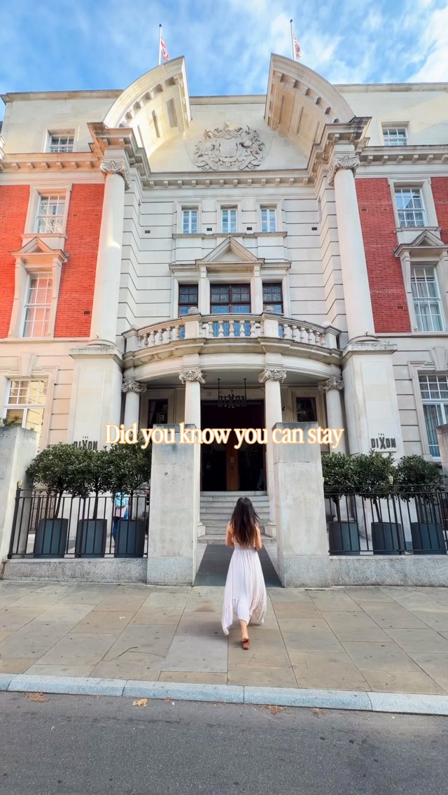 Would you like to sleep in a former courthouse? ⚖️

@thedixonlondon is a hotel inside a former magistrates’ court and steps away from Tower Bridge 🌉

The original cell benches are now artwork, the old cell keys hang by the lifts, and portraits of the accused line the walls. The Courtroom is now a bar and you can even have cocktails inside a former prison cell 🍸

Save @thedixonlondon for your next cultural London trip 🇬🇧