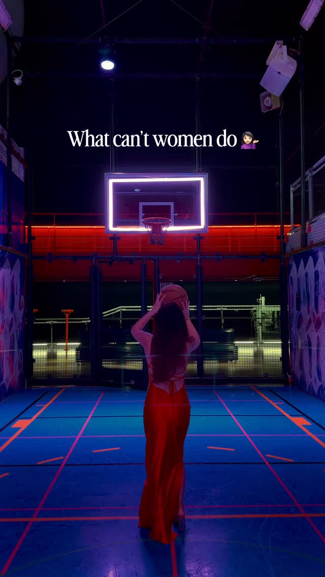 High heels and a red dress that is too long for me, and yet I still made the shot 💁🏻‍♀️😄 stopped by @virginvoyages basketball court on the way to Scarlet Night 🏀❤️ #sailingwithvirgin #virginvoyages #creatorcruise