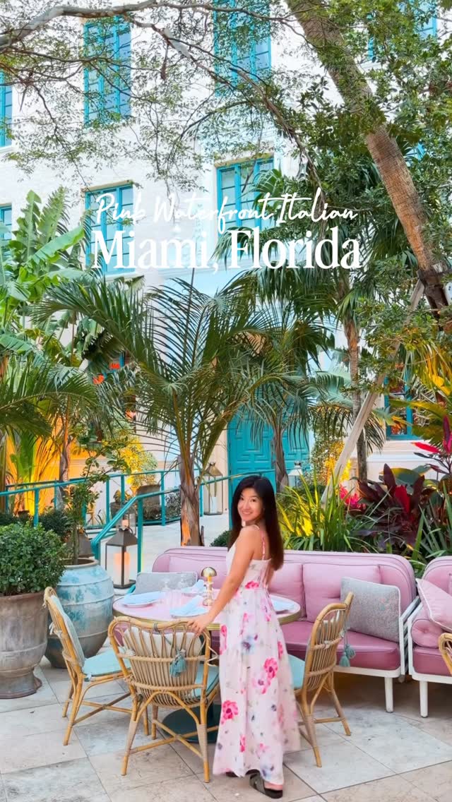 A pink waterfront restaurant in Miami 🤩💖 save and share this with people you want to dine with 🍝 

📍 Casadonna, Biscayne Bay, Miami, Florida @casadonnamiami 

I was walking along the water and saw this really pretty building with pink everywhere, so I had to check it out even though I already ate lol