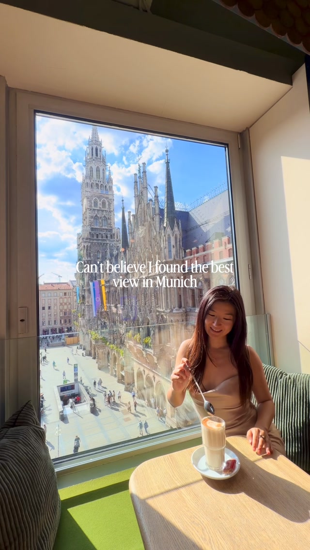 No gatekeeping here 🤫 If you’re looking for the best café with a view of Marienplatz in Munich, this hidden gem is it. ☕️✨ Tucked away on the 4th floor of the Ludwig Beck department store, MONACO Café overlooks Munich’s famous New Town Hall and is the perfect spot to recharge after exploring the city. Save this for your next trip to Munich! 🇩🇪