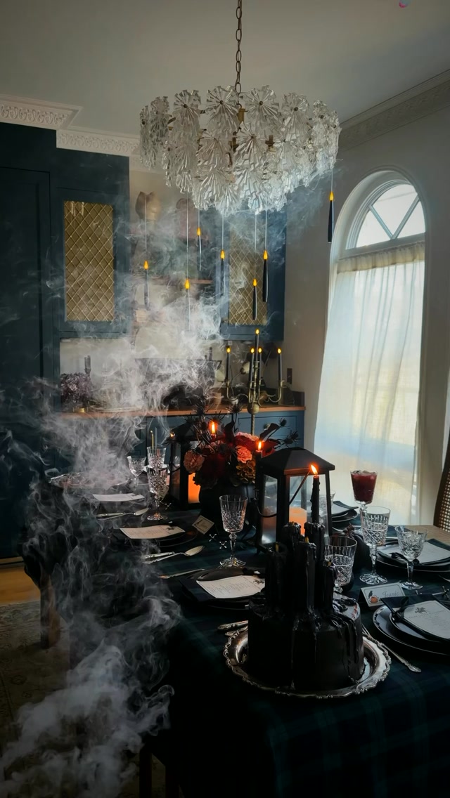 Don’t be basic. Be Ralph Lauren Halloween 🖤

Skip the plastic pumpkins. Think blackwatch tartan, crystal chandeliers, candlelight and a little fog rolling over the table. The chicest Halloween I’ve ever been invited to 🕯️