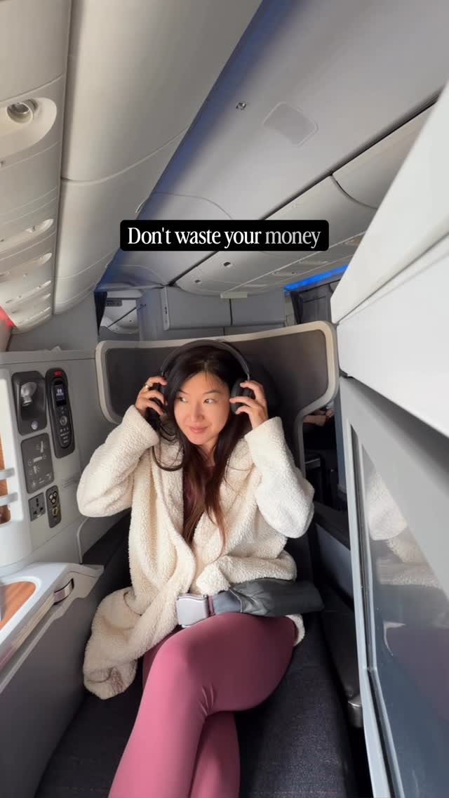 De-influencing you and saving you almost $4K 😄✈️
Kind of wild that this is what American Airlines considers “business class” Sure, it’s an older aircraft, but cleanliness and professional service should be the bare minimum… and somehow, they missed that too 🙃 so I’d rate this a 6 out of 10 ⭐️

 ✈️ Aircraft: Boeing 777-300ER 
🗺️ Route: New York JFK to Buenos Aires EZE
💺 Airline: @americanair